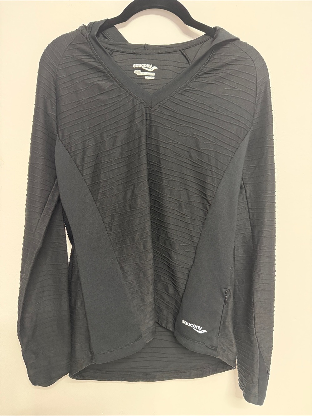 Saucony Woman’s Black Textured V-Neck Hooded Runners Long Sleeve Top